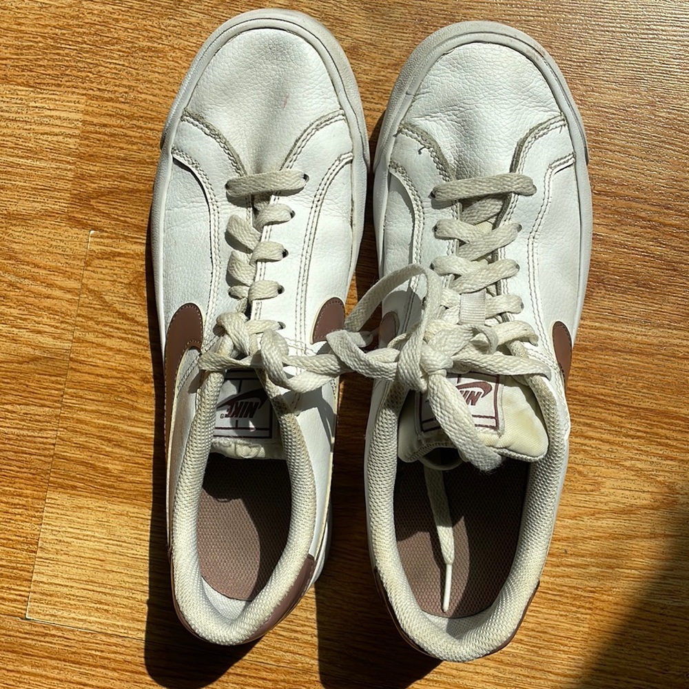 Nike Court Royale